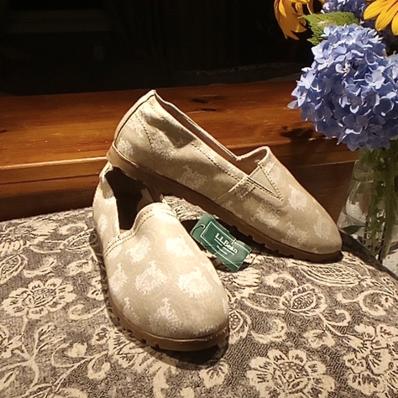 LL Bean Canvas Boat Shoes, ladies size 9.5 - Picture 1 of 13